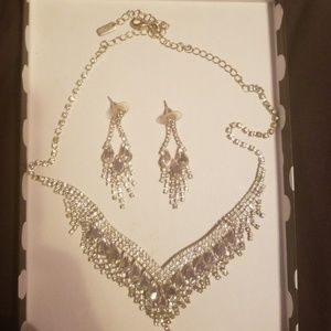 Rhinestone teardrop necklace w/matching earrings